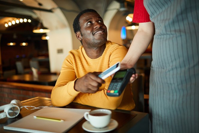 paying-in-cafe-UPXLGZH Checking